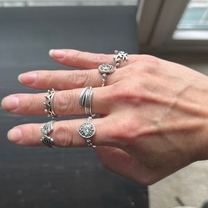 Various rad rings - For all of them + VS Make-up bag + jewelry bags.